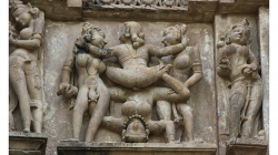 Khajuraho - chrámový komplex - výjevy z Kama Sutry