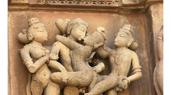Khajuraho - chrámový komplex - výjevy z Kama Sutry