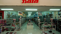 Baťa - mnoho místních si myslí, že je to indonéská značka / Bata - many locals thinks it\'s a local brand